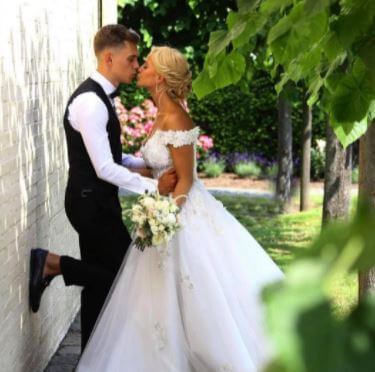 Laura Hilven with her husband Leandro Trossard on their wedding day.